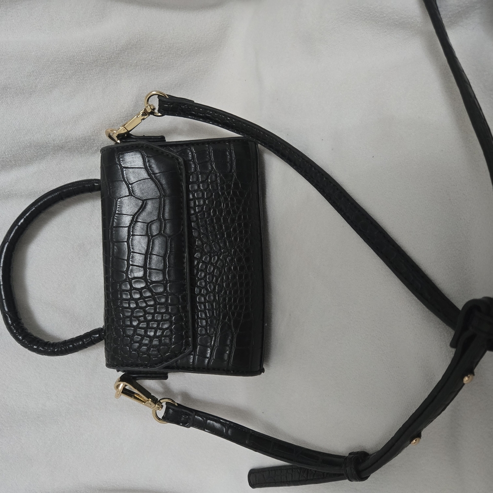 Forever 21 Elegant Black Croc-Embossed Women's Bag